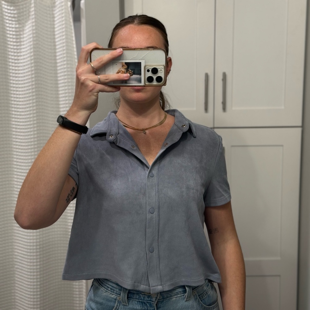 Velvet Short-Sleeve Button-Up Shirt - Picture 2 of 7